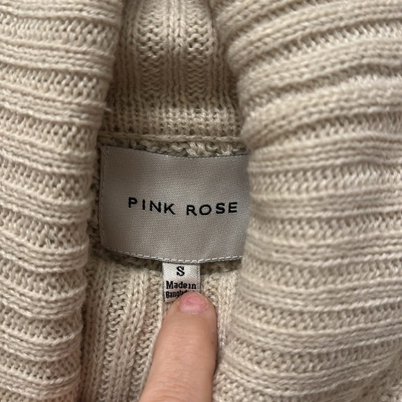 NWT Pink Rose Sweater - Small - Picture 3 of 9